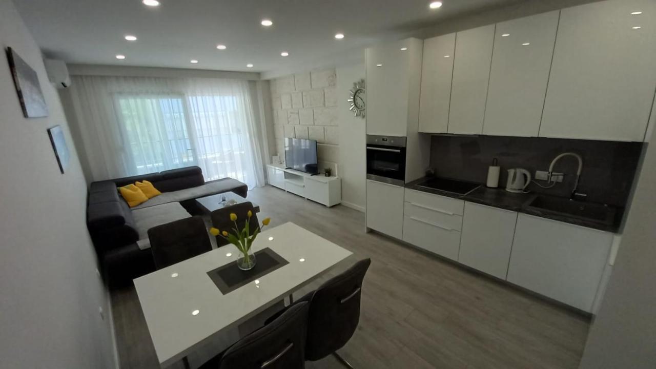 Lux Apartman Antonija Макарска Екстериор снимка