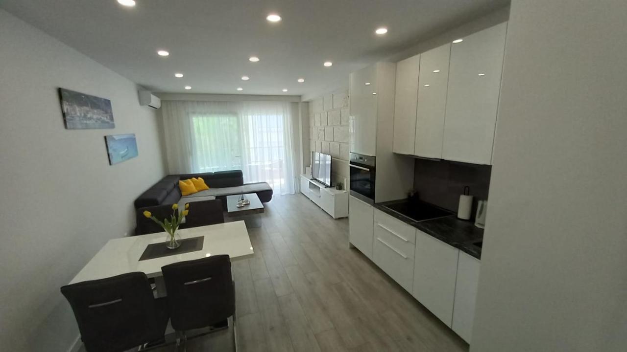 Lux Apartman Antonija Макарска Екстериор снимка